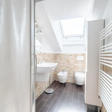 Casa Valeggio Attic Apt Few Steps From Porta Nuova 公寓 都灵