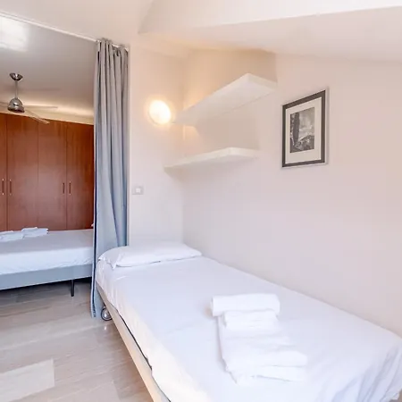 Casa Valeggio Attic Apt Few Steps From Porta Nuova Apartment